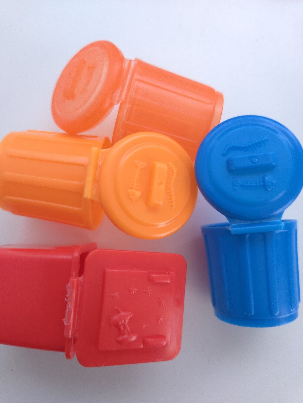 Moose Toys Track Pack Grossery Gang Mini Figures and Trash Cans - Picture 16 of 16